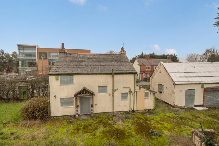 Detached House in Runcorn image 3