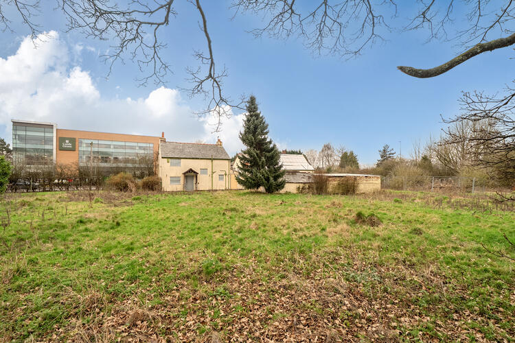 Detached House in Runcorn image 4