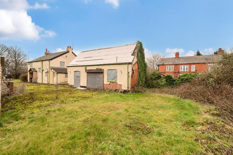 Detached House in Runcorn image 5