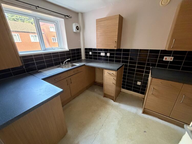 Flat in Derby image 3