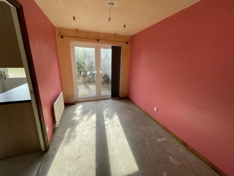 Semi-detached House in Bradford image 4