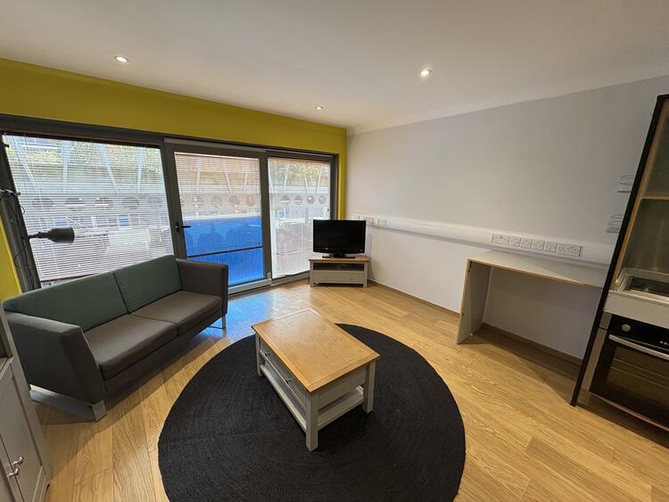 Apartment in Leeds image 4