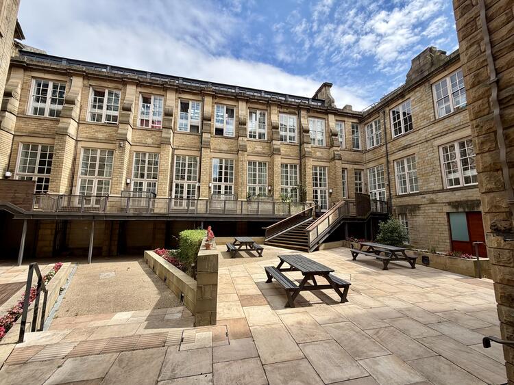 Apartment in Sheffield image 3