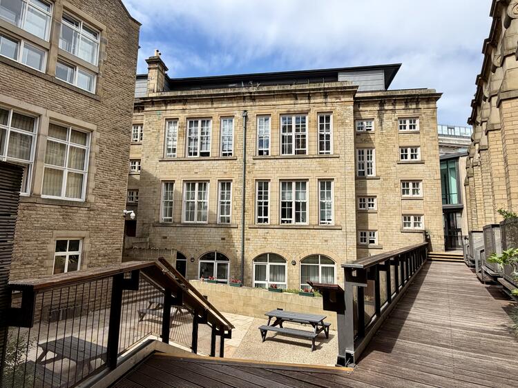 Apartment in Sheffield image 2