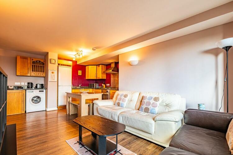 Flat in Nottingham image 2