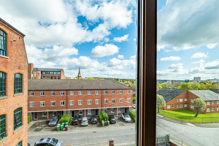 Flat in Nottingham image 3