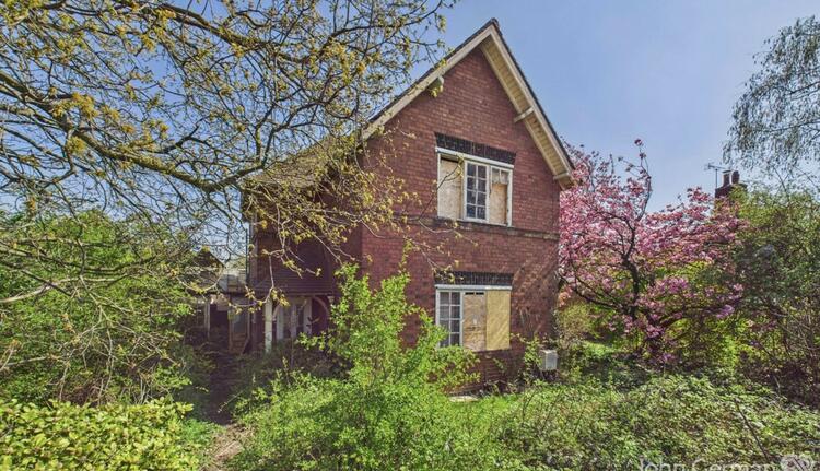 Detached House in Burton-On-Trent