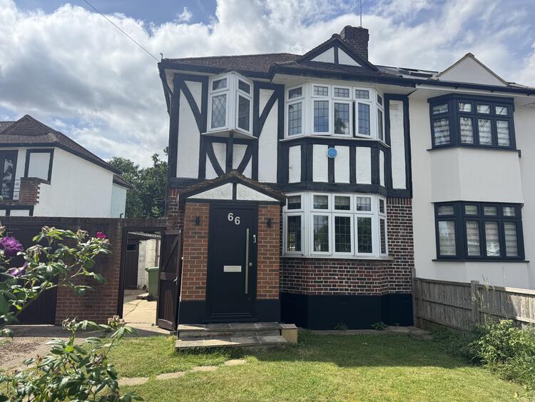 Semi-detached House in New Malden