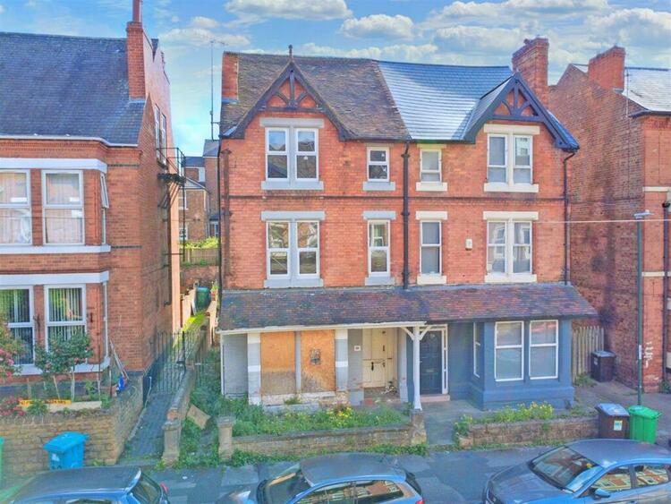 Semi-detached House in Nottingham