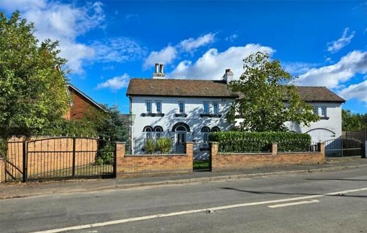Detached House in Nottingham