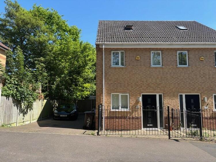 Semi-detached House in Nottingham