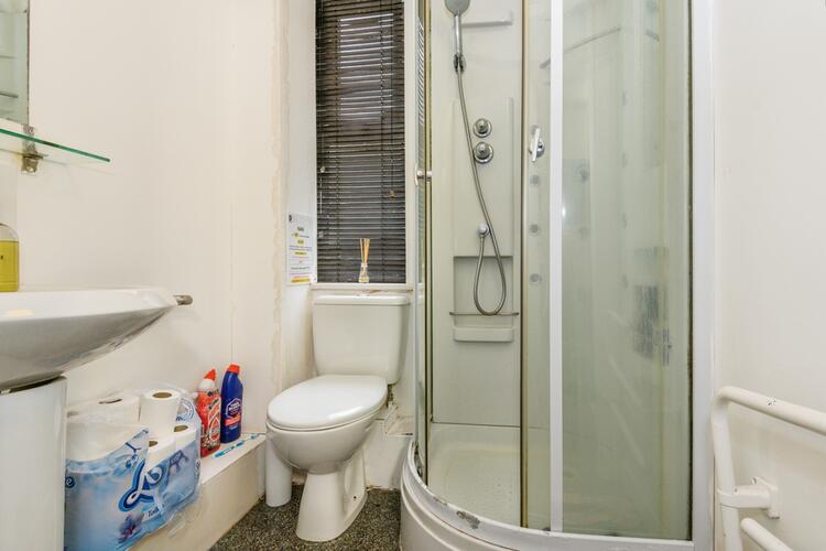 Studio Flat for Auction in Leeds