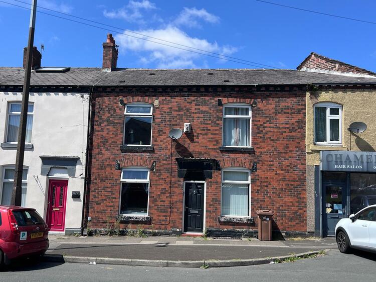 Terraced House in Ashton-Under-Lyne