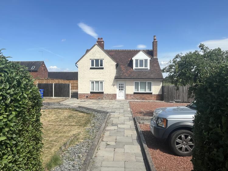 Detached House in Burton-On-Trent