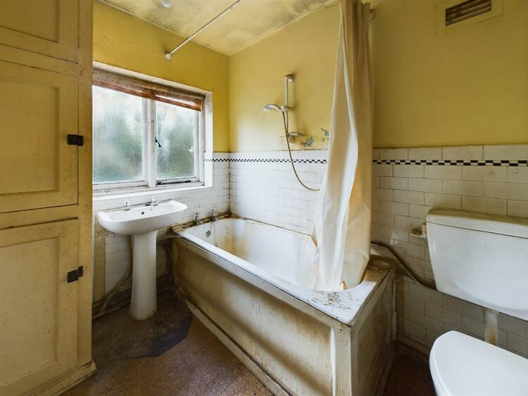 Semi-Detached House in Derby