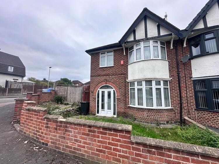 Semi-detached House in Leicester