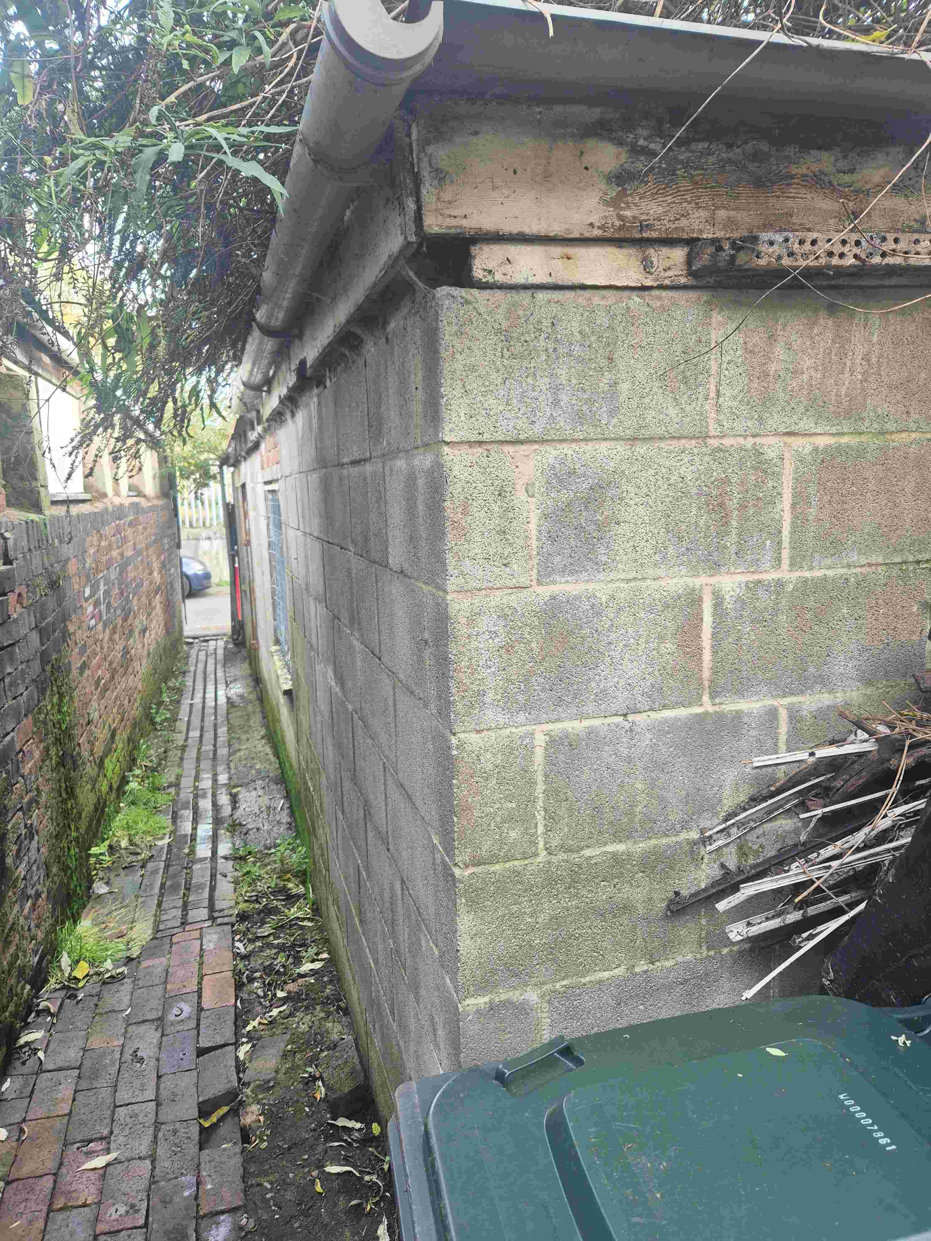 Garage to the rear 236 London Road