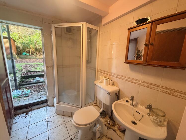 27 St. Thomas Road, London N4 2QH