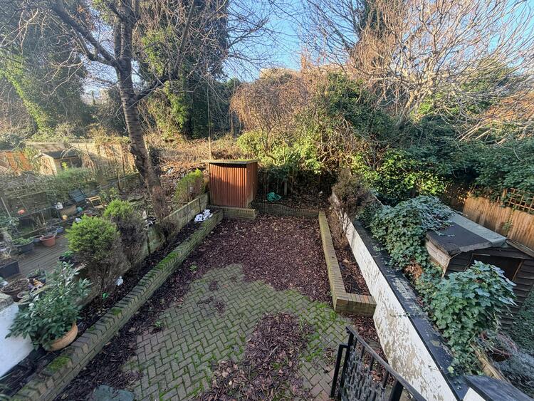 27 St. Thomas Road, London N4 2QH