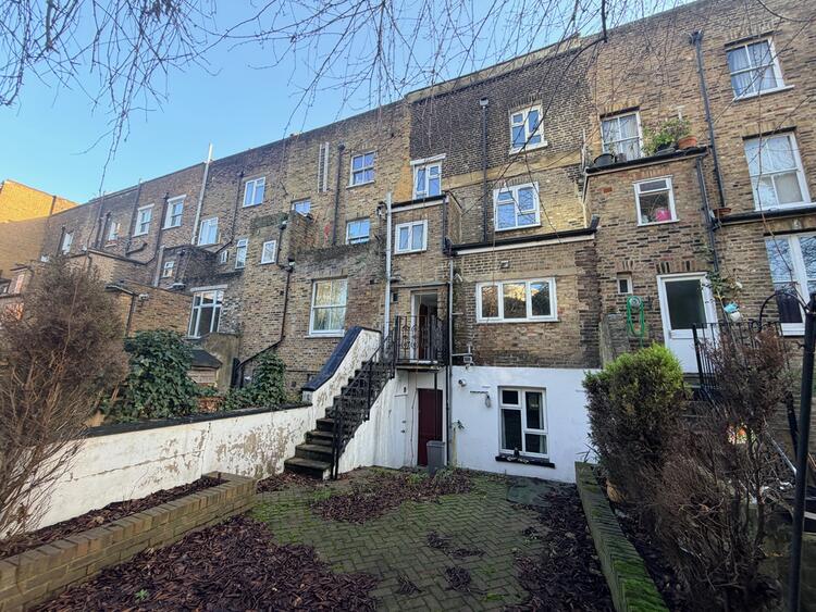 27 St. Thomas Road, London N4 2QH