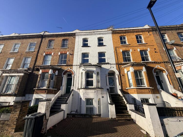 27 St. Thomas Road, London N4 2QH