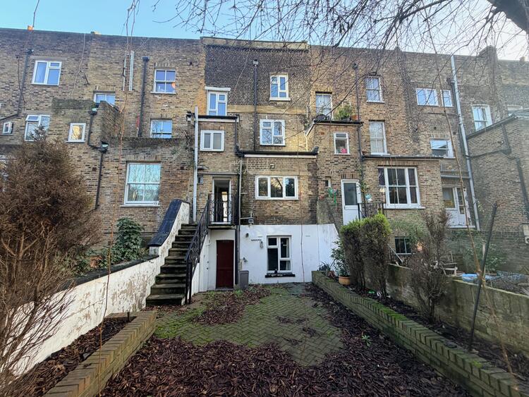 27 St. Thomas Road, London N4 2QH