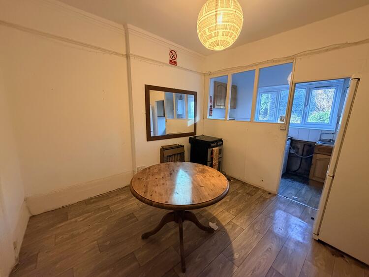 27 St. Thomas Road, London N4 2QH