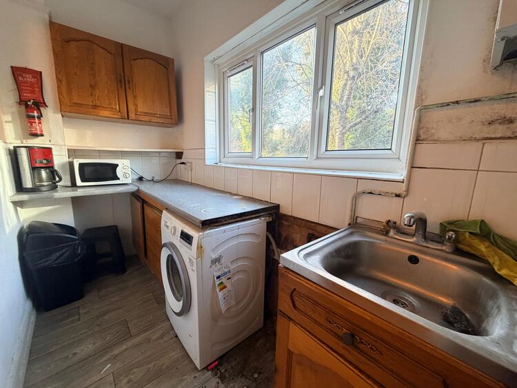 27 St. Thomas Road, London N4 2QH