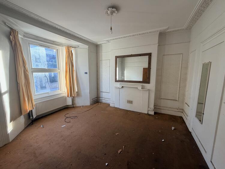 27 St. Thomas Road, London N4 2QH