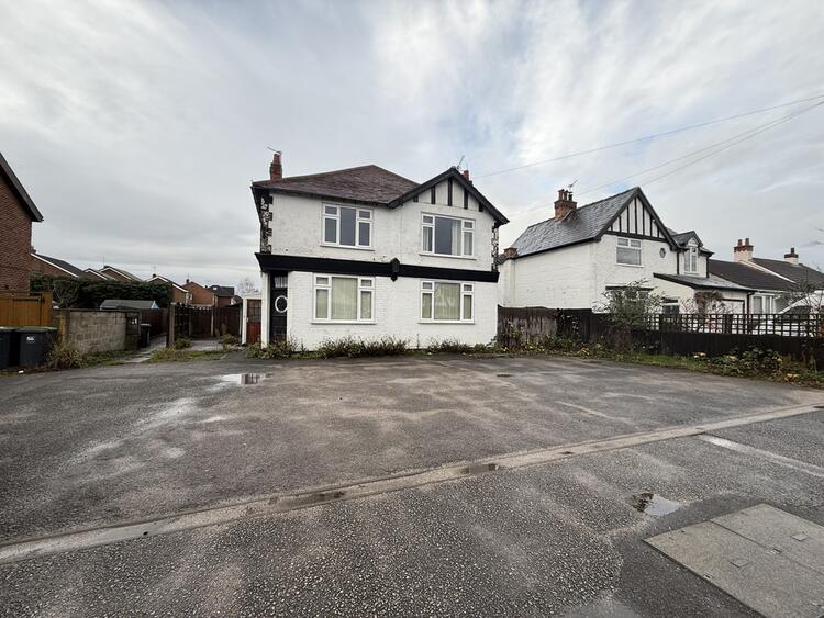 Detached House in Nottingham