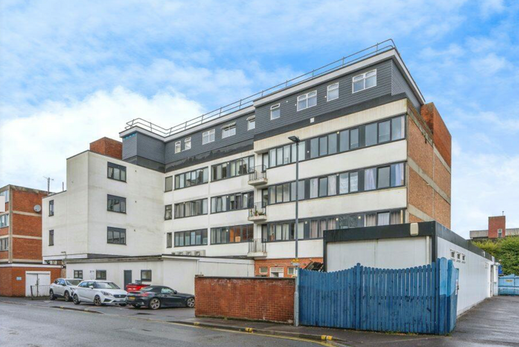 Flat 2, 42 Arundel Street, Portsmouth, Hampshire PO1 1NL