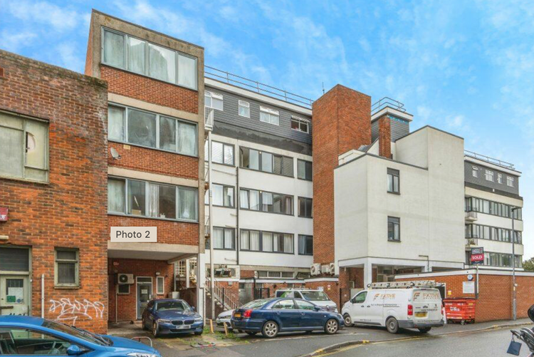 Flat 2, 42 Arundel Street, Portsmouth, Hampshire PO1 1NL