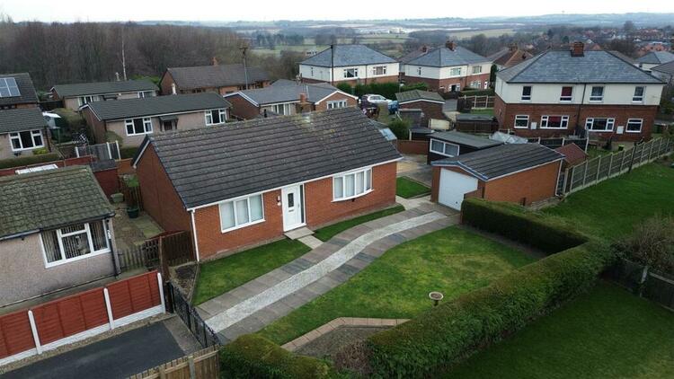 30 Hill Top Estate, South Kirkby, Pontefract WF9 3EW
