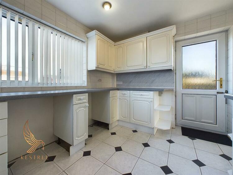 30 Hill Top Estate, South Kirkby, Pontefract WF9 3EW