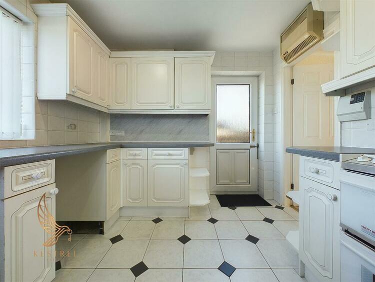 30 Hill Top Estate, South Kirkby, Pontefract WF9 3EW