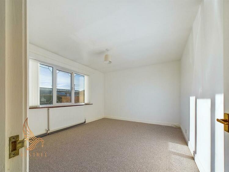 30 Hill Top Estate, South Kirkby, Pontefract WF9 3EW