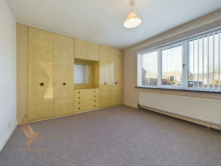 30 Hill Top Estate, South Kirkby, Pontefract WF9 3EW