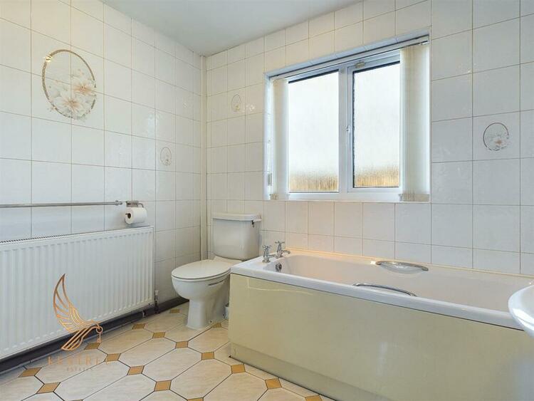 30 Hill Top Estate, South Kirkby, Pontefract WF9 3EW