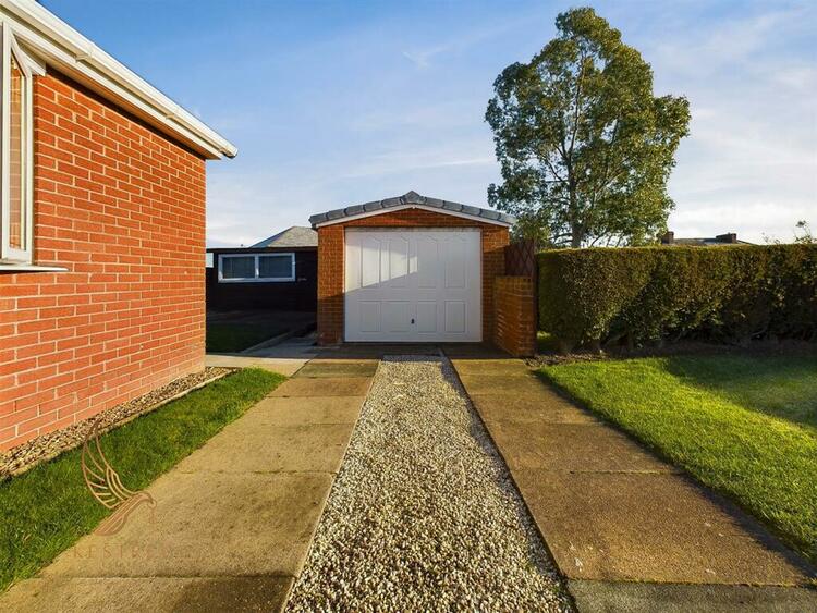 30 Hill Top Estate, South Kirkby, Pontefract WF9 3EW