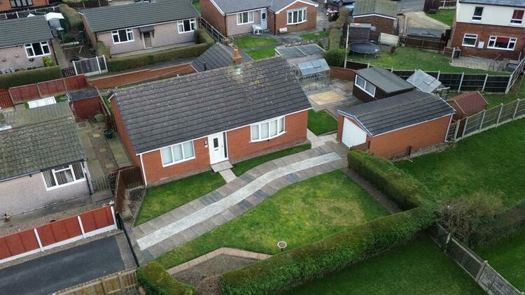 30 Hill Top Estate, South Kirkby, Pontefract WF9 3EW