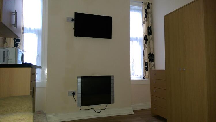 185 Toll End Road, Tipton DY4 0HF