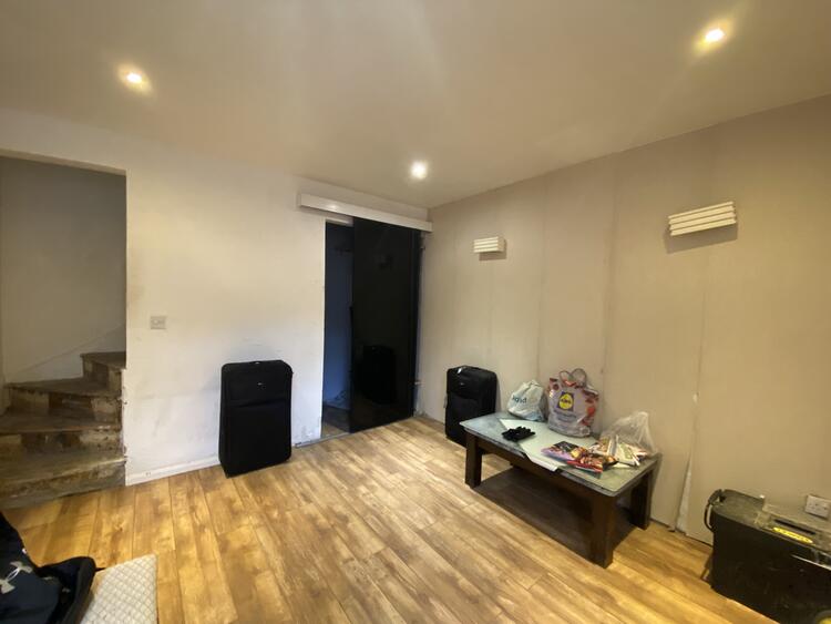 548A Radford Road, Nottingham NG7 7EA