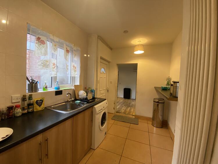 548A Radford Road, Nottingham NG7 7EA